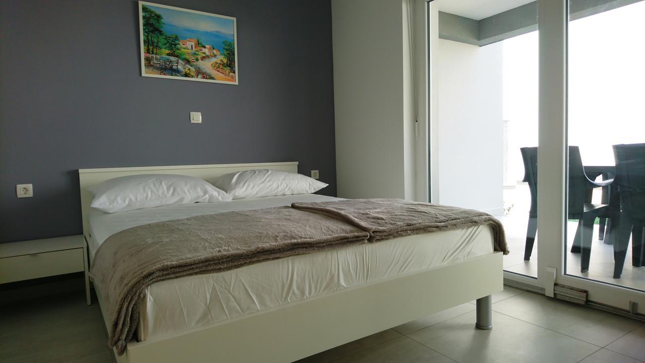 Colic Apartment Njivice Exterior photo