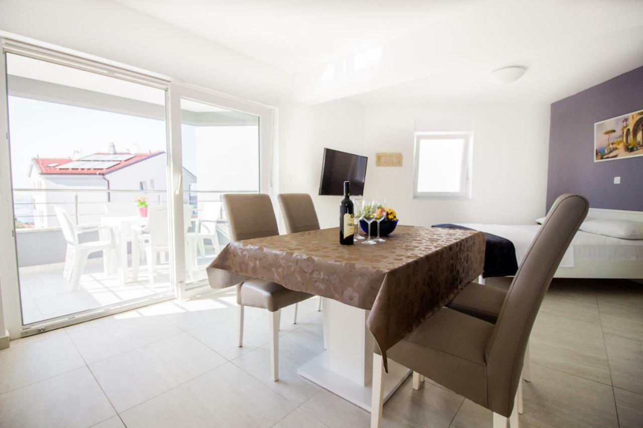 Colic Apartment Njivice Exterior photo