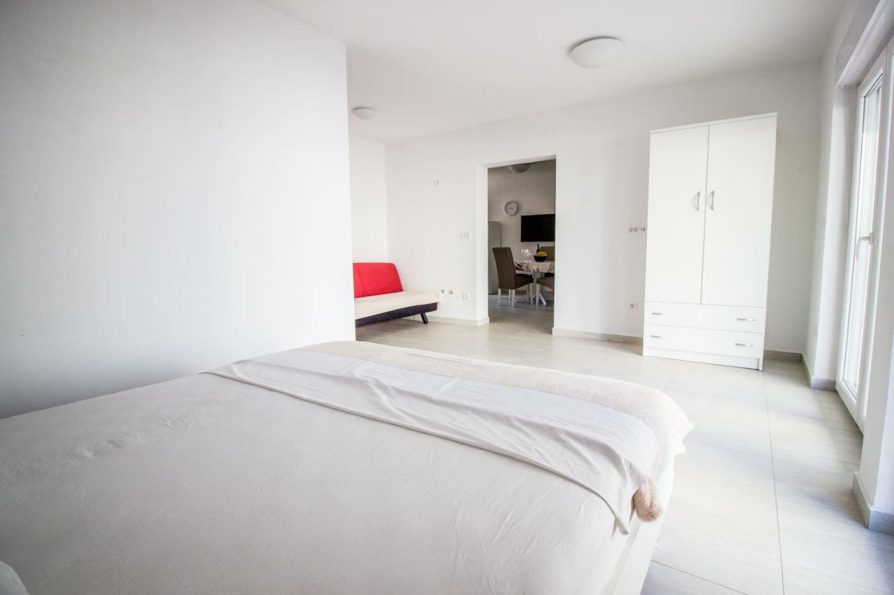 Colic Apartment Njivice Exterior photo