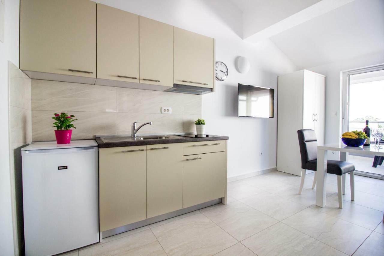 Colic Apartment Njivice Exterior photo